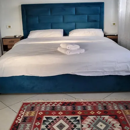 Guest house In Guest - Double In Front Of Bus Stop Tirana
