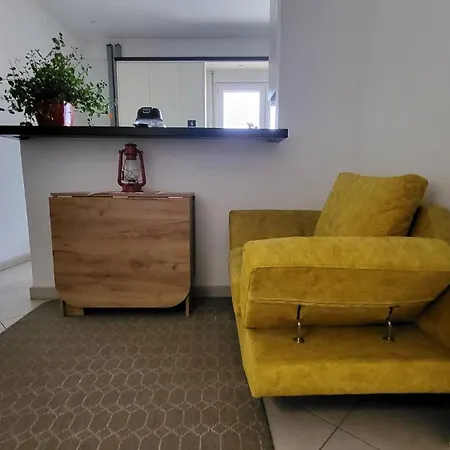 Guest house In Guest - Double In Front Of Bus Stop *